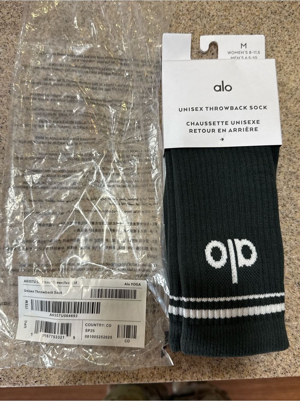 ALO Yoga Unisex Throwback Sock - Charcoal Greewith White Stripes